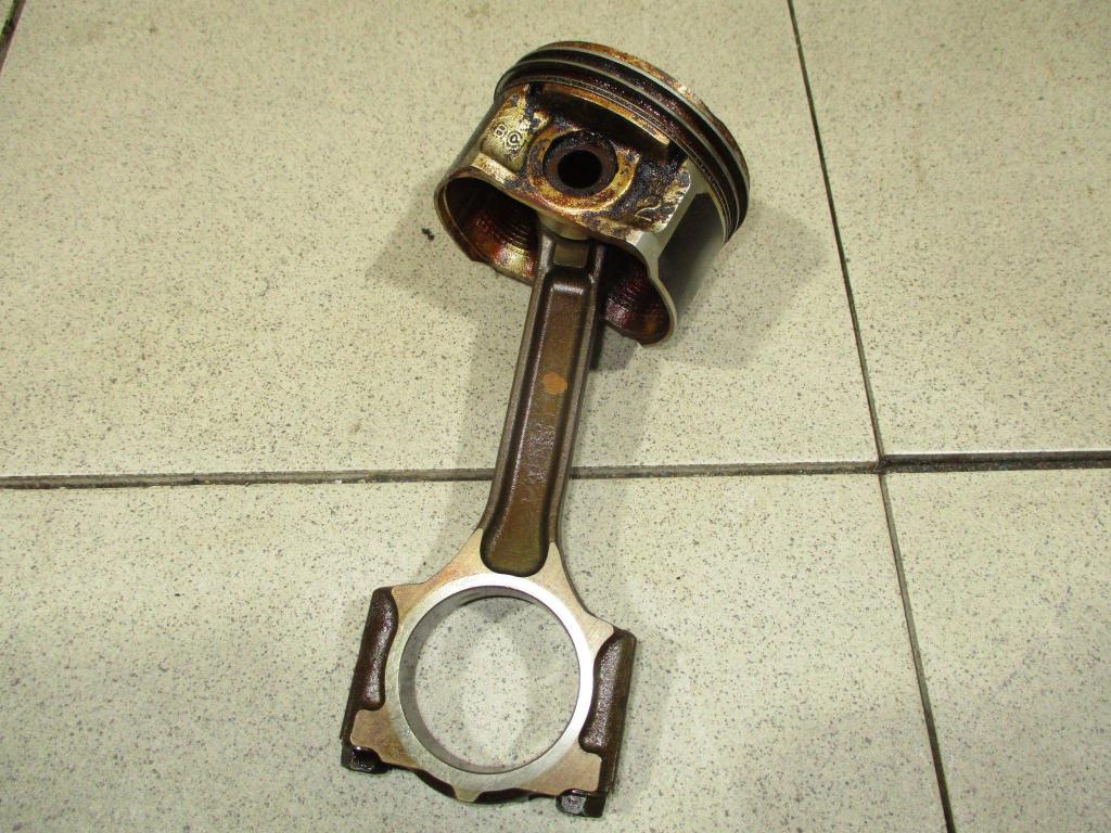 Поршень с шатуном, 2000 рублей, Пермь