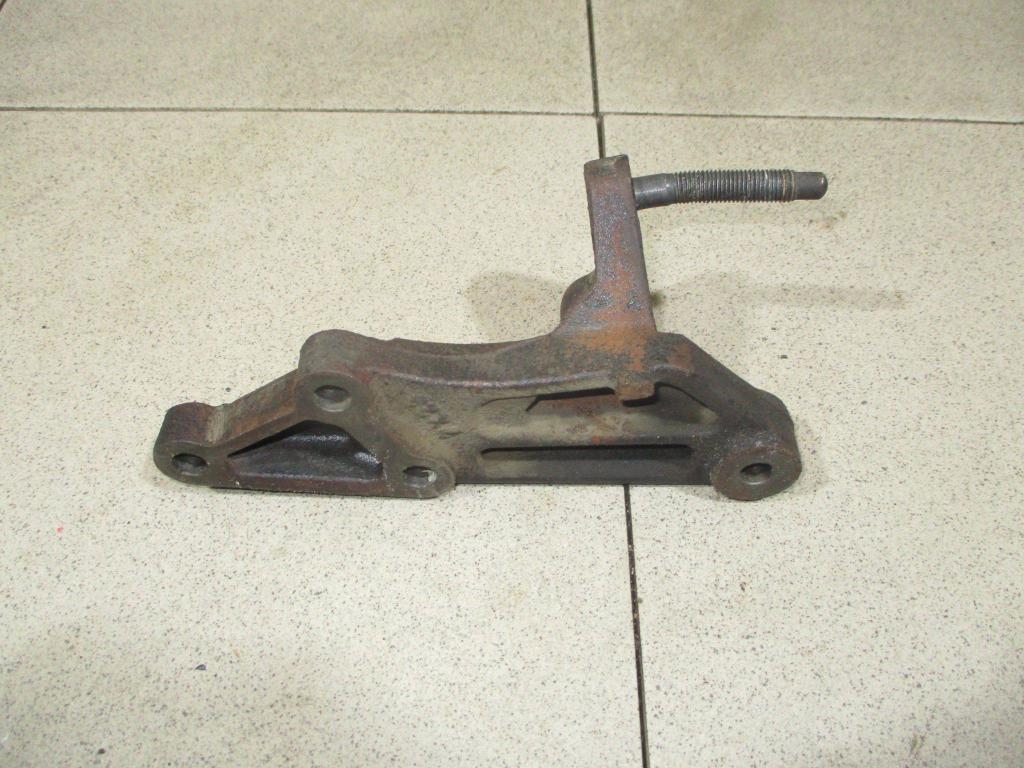 Кронштейн двигателя правый, 500 рублей, Пермь