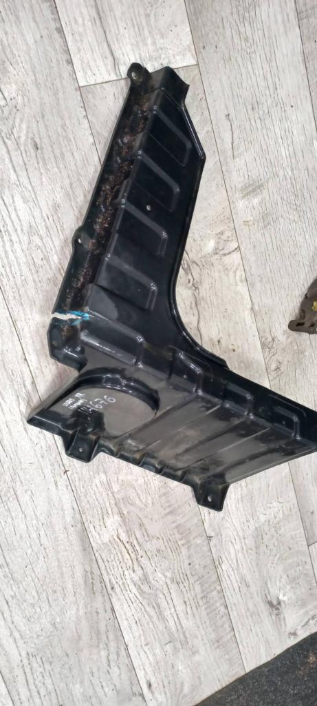 Пыльник двигателя боковой правый, 1000 рублей, Пермь