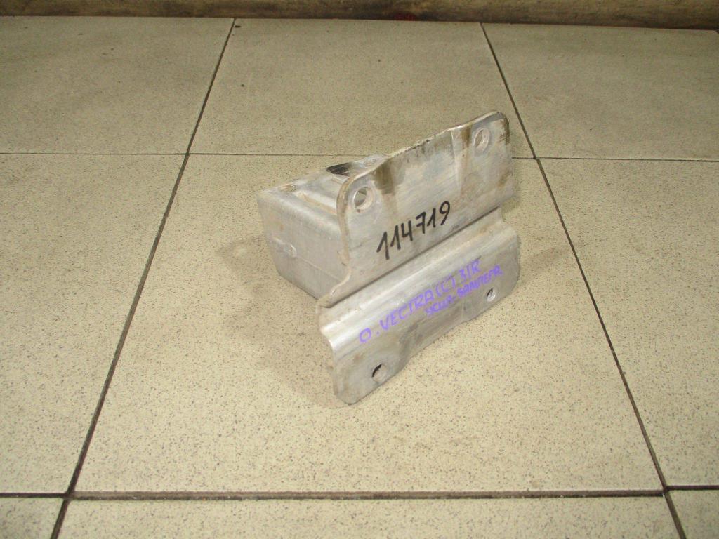 Кронштейн усилителя заднего бампера правый, 1200 рублей, Пермь