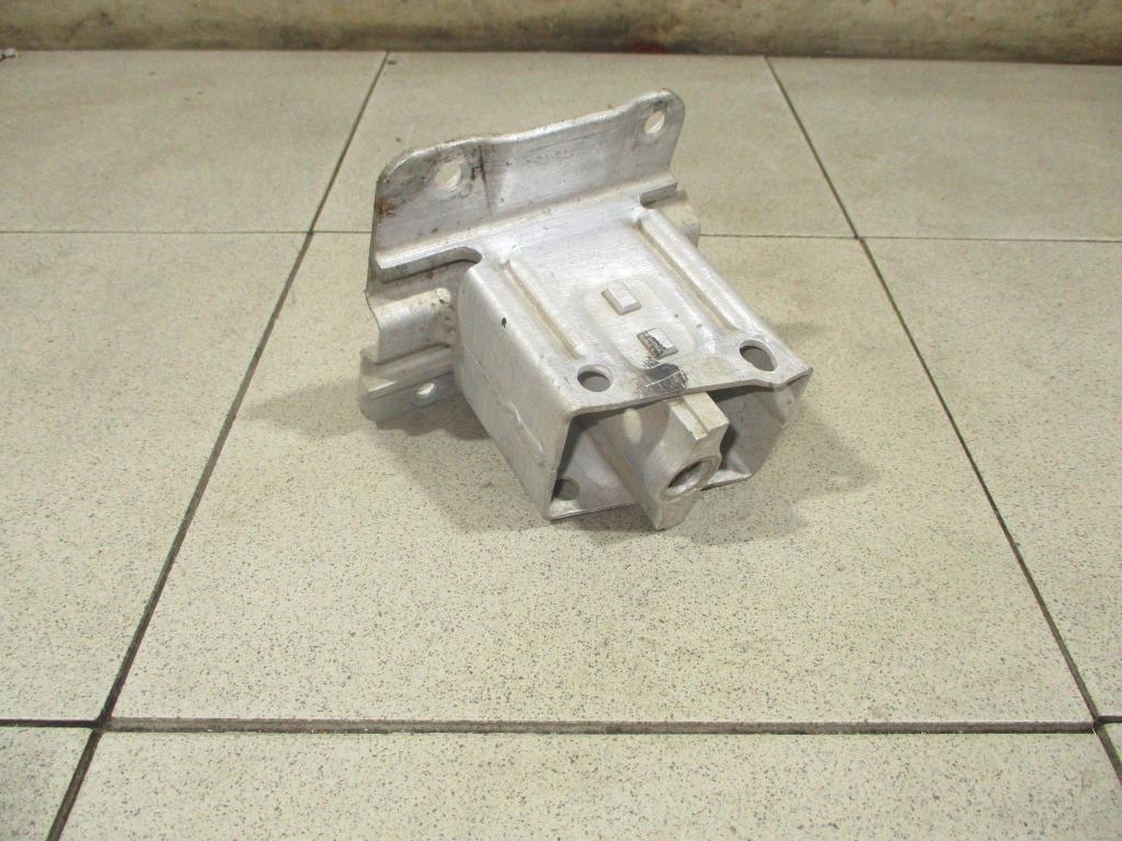 Кронштейн усилителя заднего бампера правый, 1200 рублей, Пермь