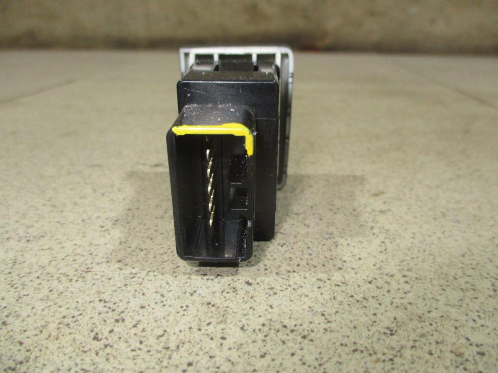 Кнопка корректора фар, 500 рублей, Пермь