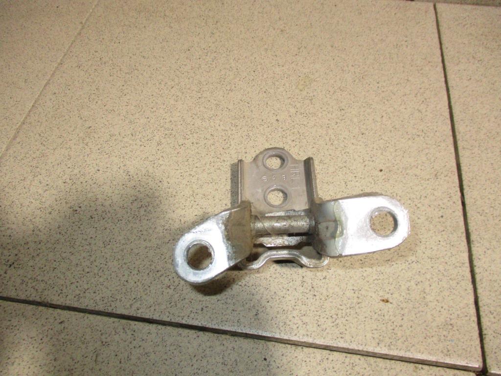 Петля двери задней левой нижняя, 1000 рублей, Пермь