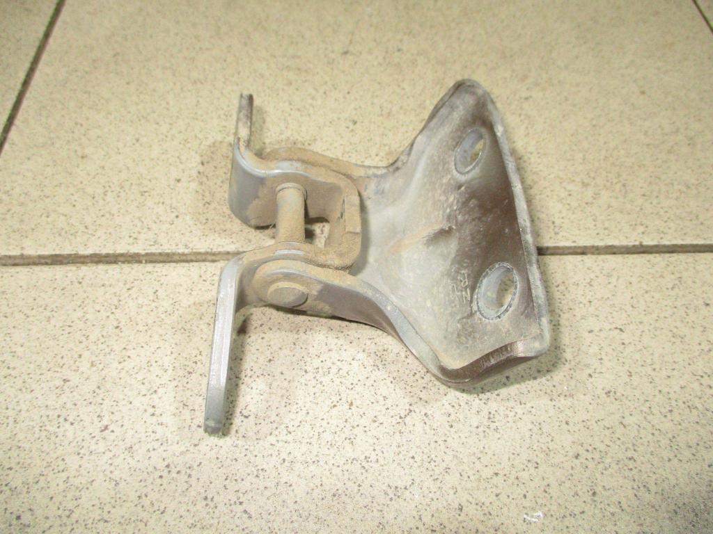 Петля двери передней правой нижняя, 800 рублей, Пермь