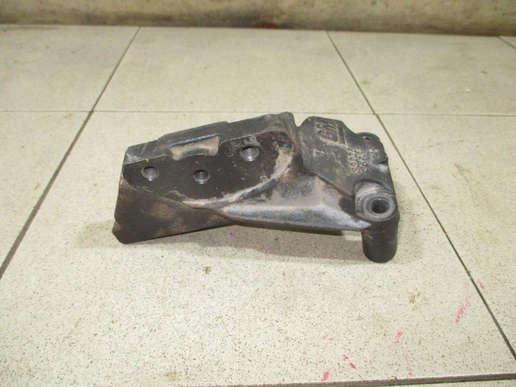 Кронштейн двигателя правый, 600 рублей, Пермь