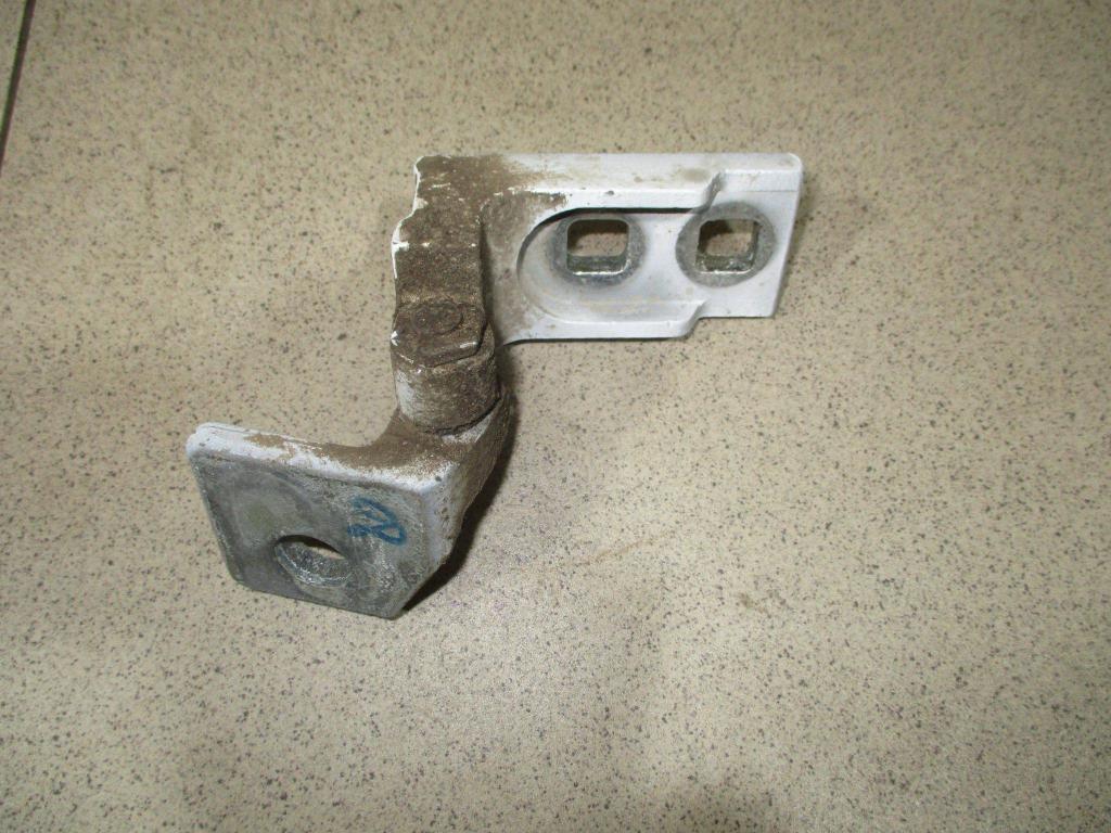 Петля двери передней левой нижняя, 800 рублей, Пермь