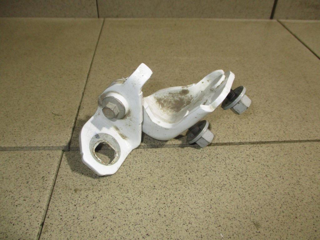 Петля двери задней левой нижняя, 1000 рублей, Пермь