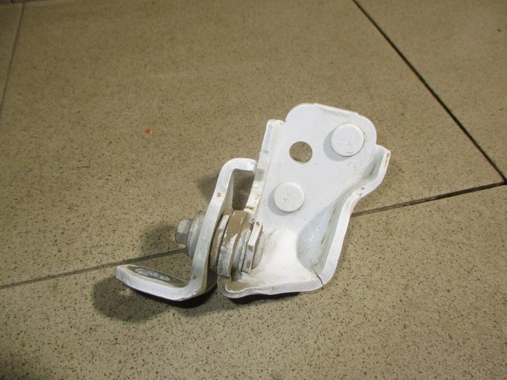 Петля двери задней правой нижняя, 1000 рублей, Пермь