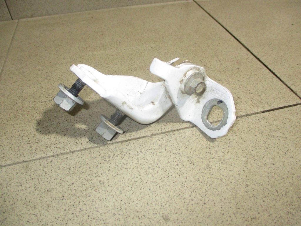 Петля двери задней правой нижняя, 1000 рублей, Пермь