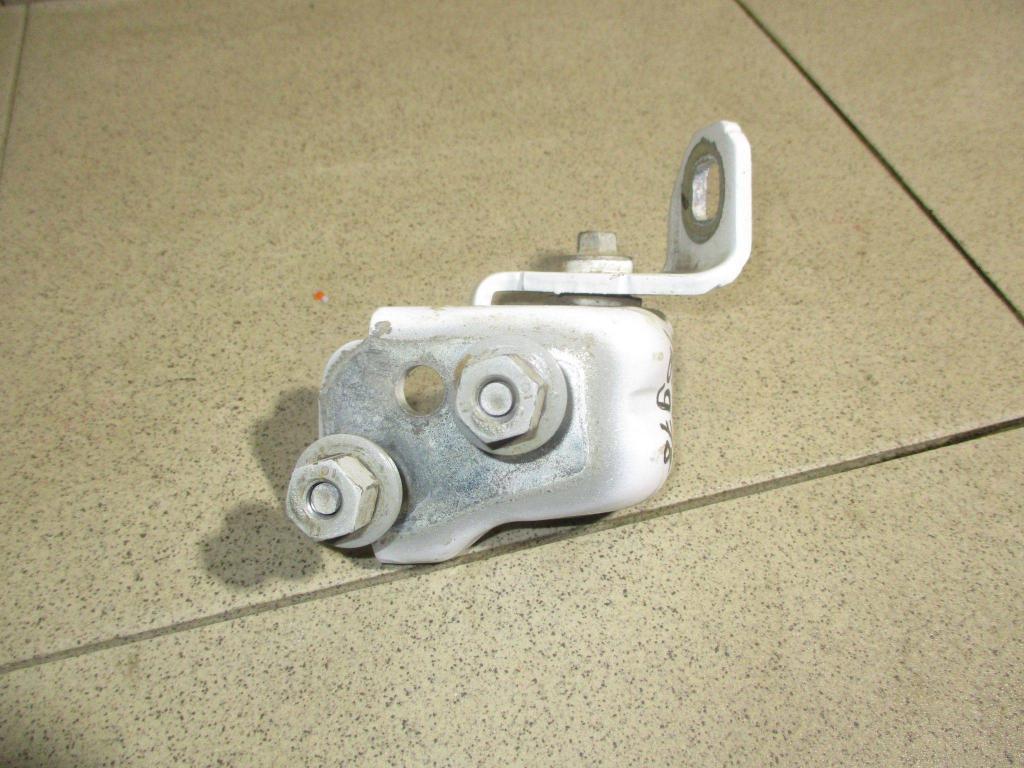 Петля двери задней правой нижняя, 1000 рублей, Пермь