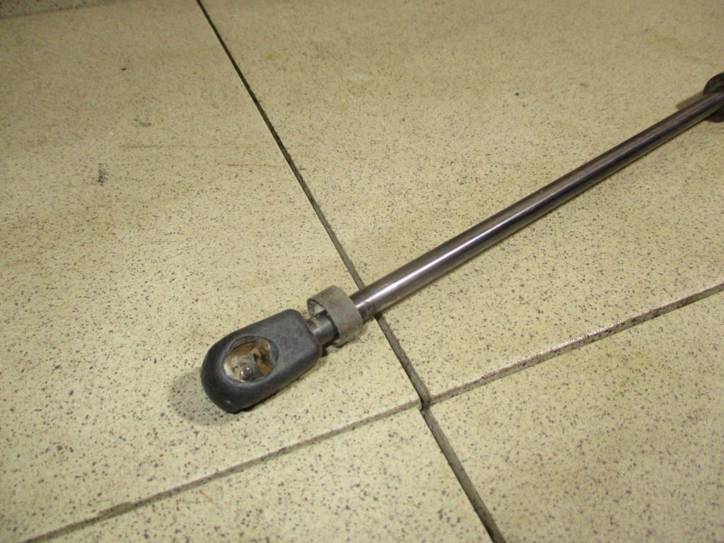 Амортизатор двери багажника, 500 рублей, Пермь