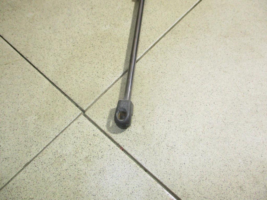 Амортизатор двери багажника, 500 рублей, Пермь