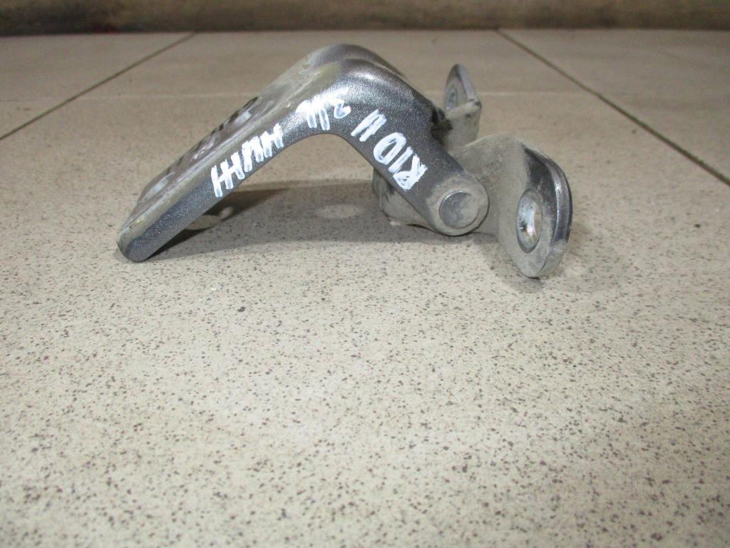 Петля двери задней левой нижняя, 500 рублей, Пермь