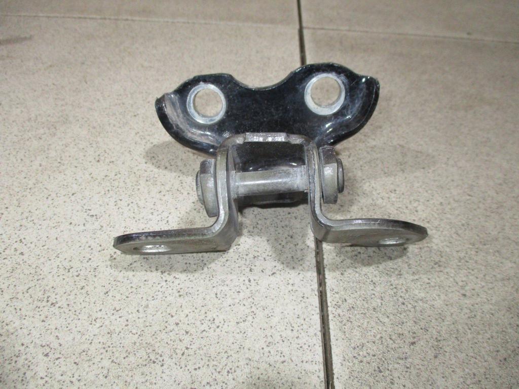 Петля двери задней левой верхняя, 2000 рублей, Пермь