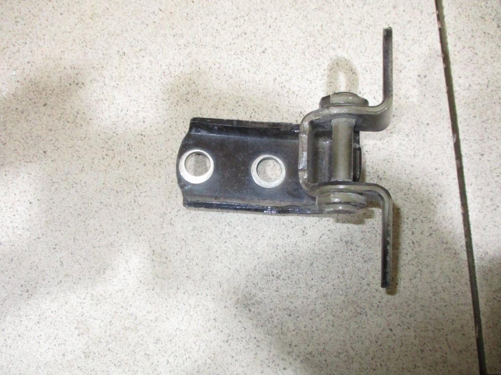 Петля двери задней левой нижняя, 2000 рублей, Пермь