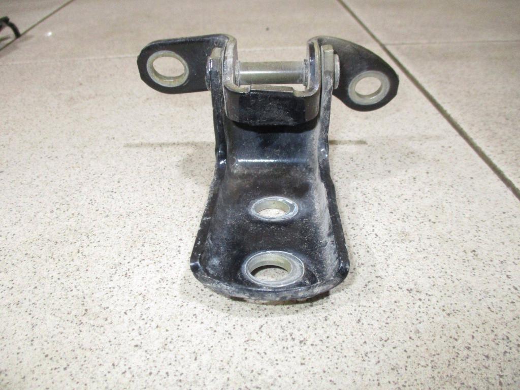 Петля двери задней левой нижняя, 2000 рублей, Пермь