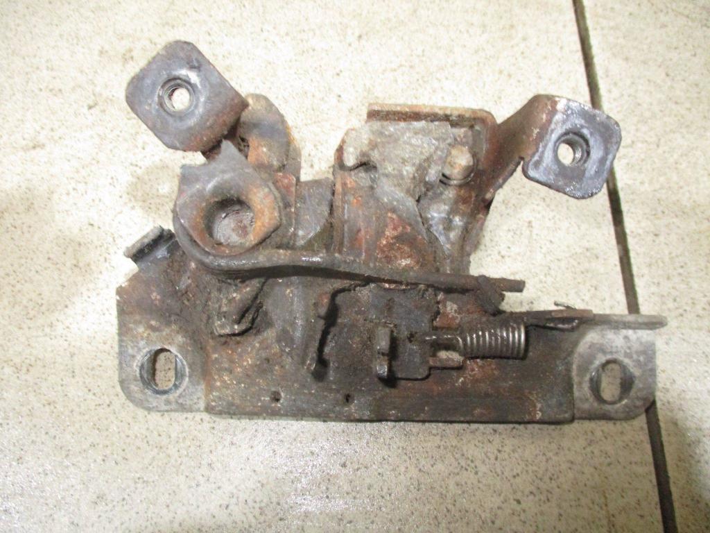 Замок капота, 800 рублей, Пермь