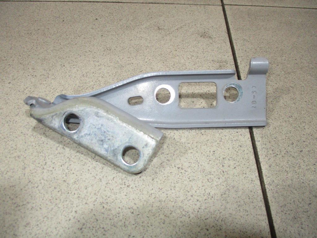 Петля капота левая, 850 рублей, Пермь