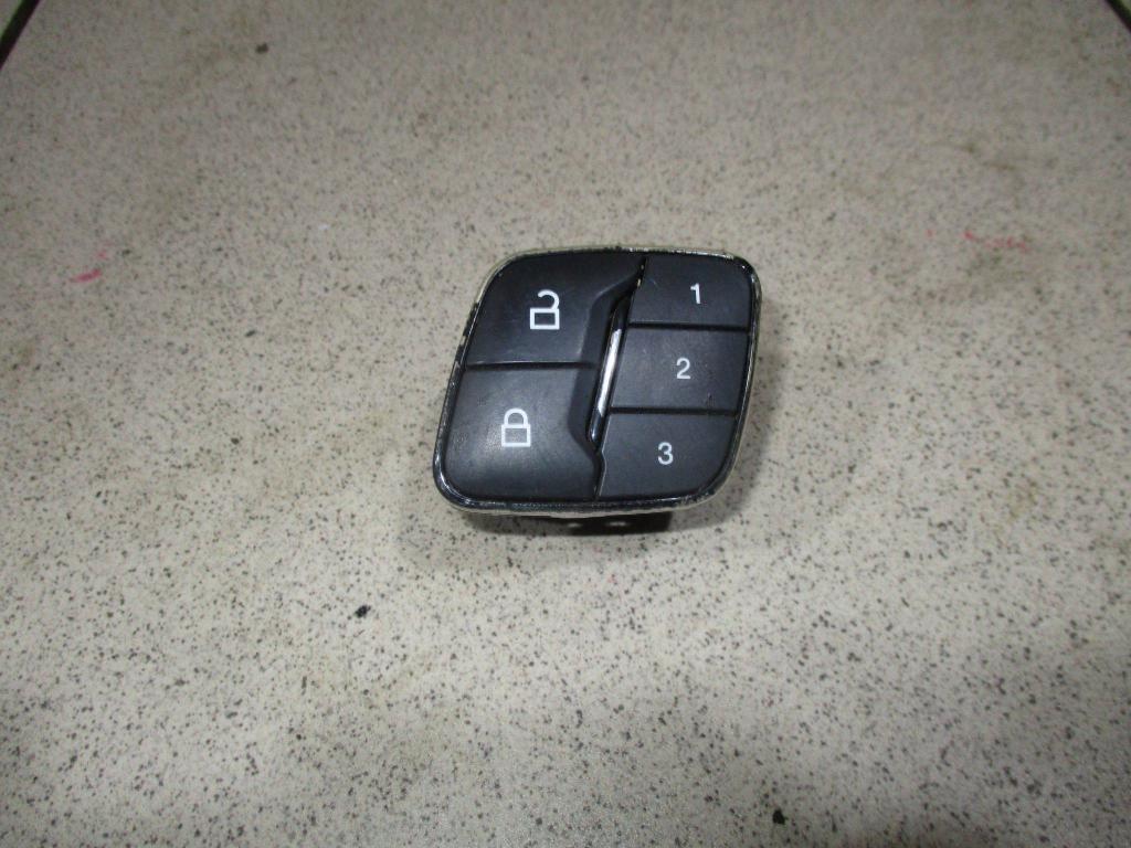 Кнопка центрального замка, 500 рублей, Пермь