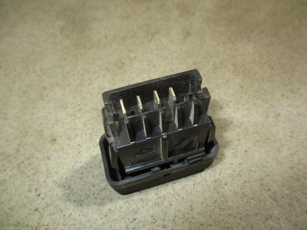 Кнопка обогрева заднего стекла, 500 рублей, Пермь