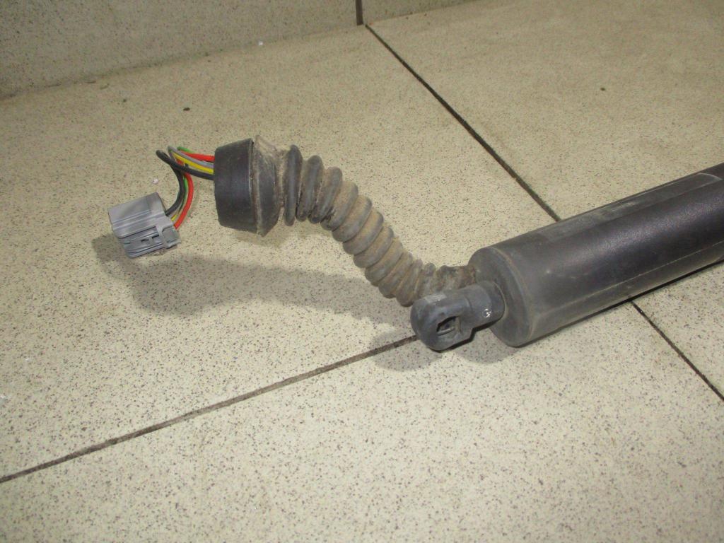 Амортизатор двери багажника, 12000 рублей, Пермь