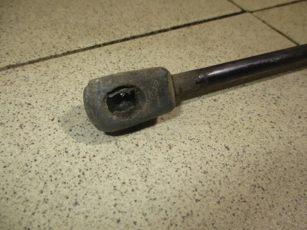 Амортизатор крышки багажника, 500 рублей, Пермь