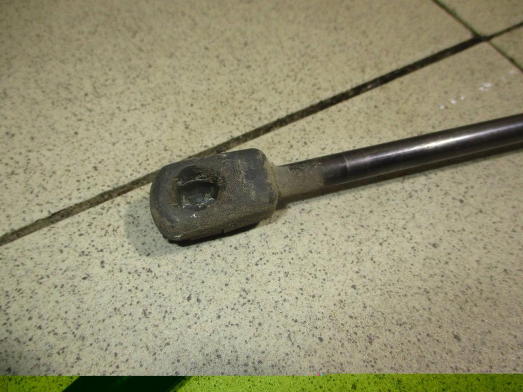 Амортизатор крышки багажника, 500 рублей, Пермь