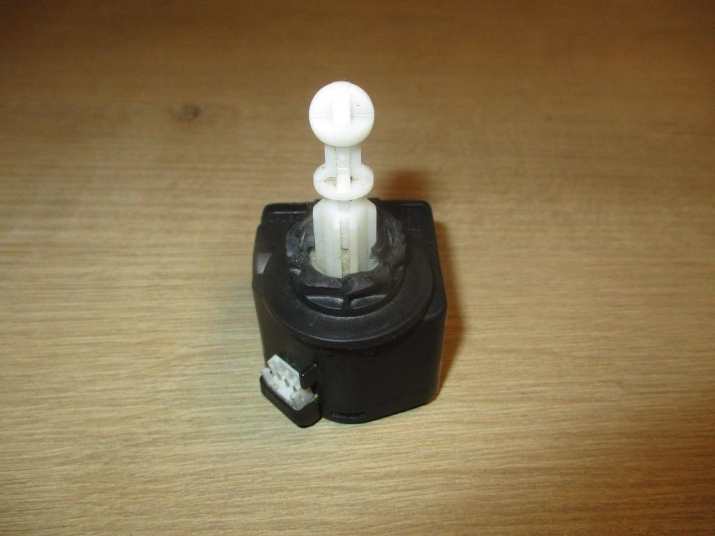 Моторчик корректора фары, 1000 рублей, Пермь