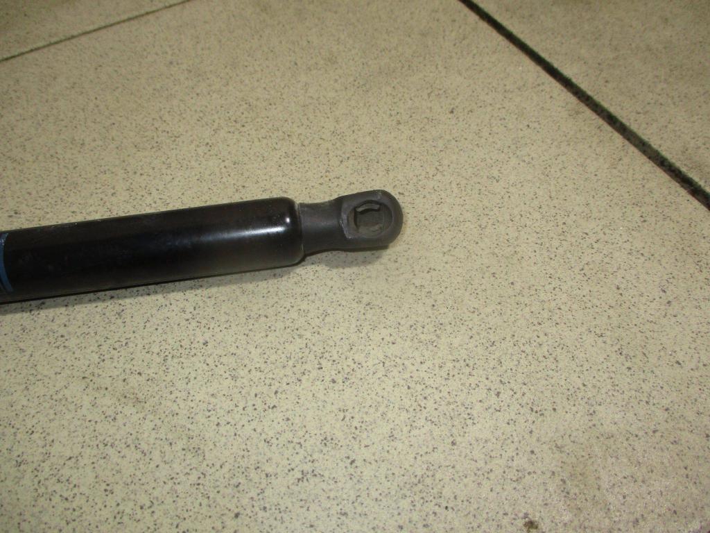 Амортизатор двери багажника, 500 рублей, Пермь