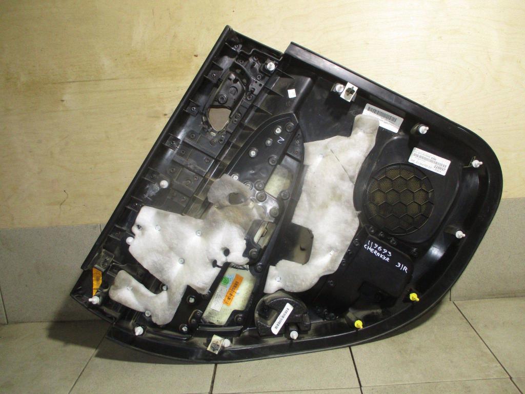 Обшивка двери задней правой, 4000 рублей, Пермь