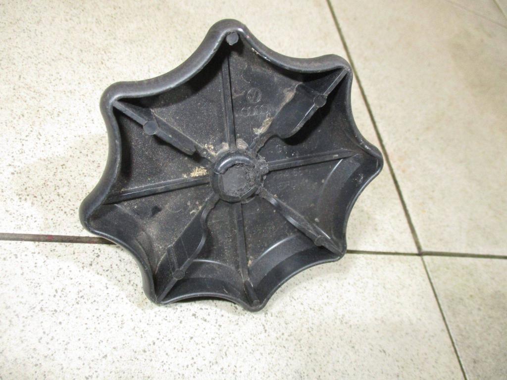 Болт крепления запасного колеса, 500 рублей, Пермь