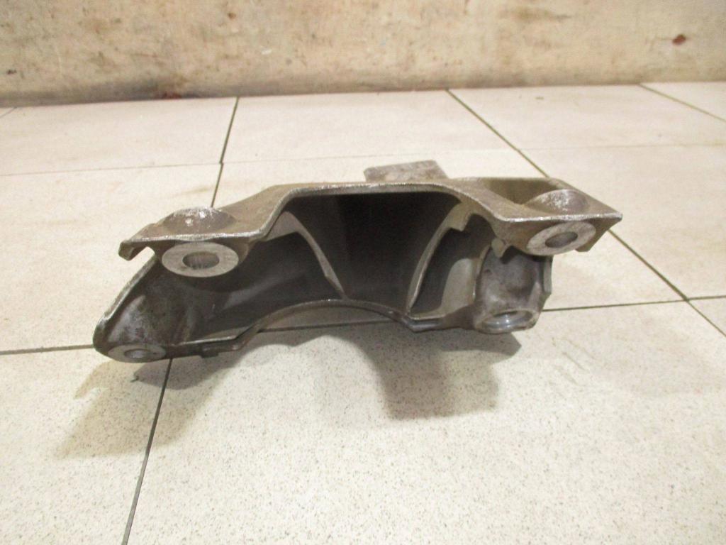 Кронштейн двигателя правый, 1000 рублей, Пермь