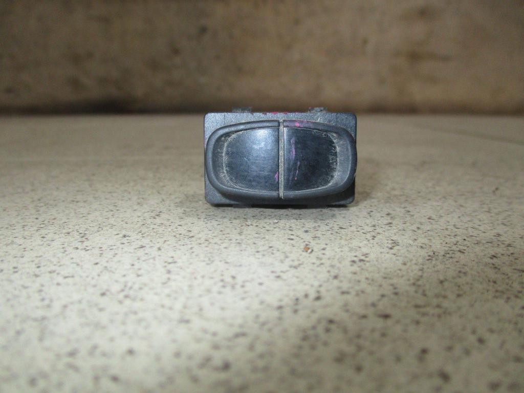 Кнопка регулировки сиденья, 1000 рублей, Пермь