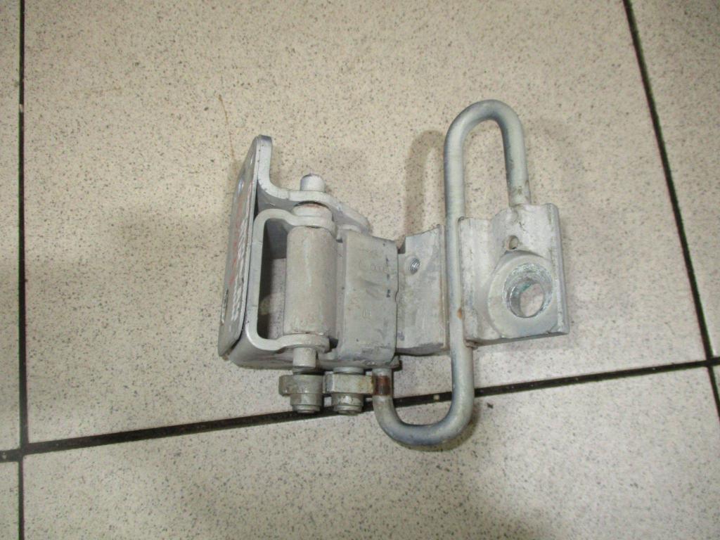 Петля двери передней правой нижняя, 2600 рублей, Пермь