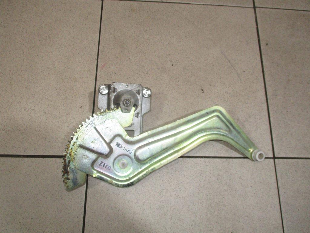 Стеклоподъемник механический задний правый, 500 рублей, Пермь