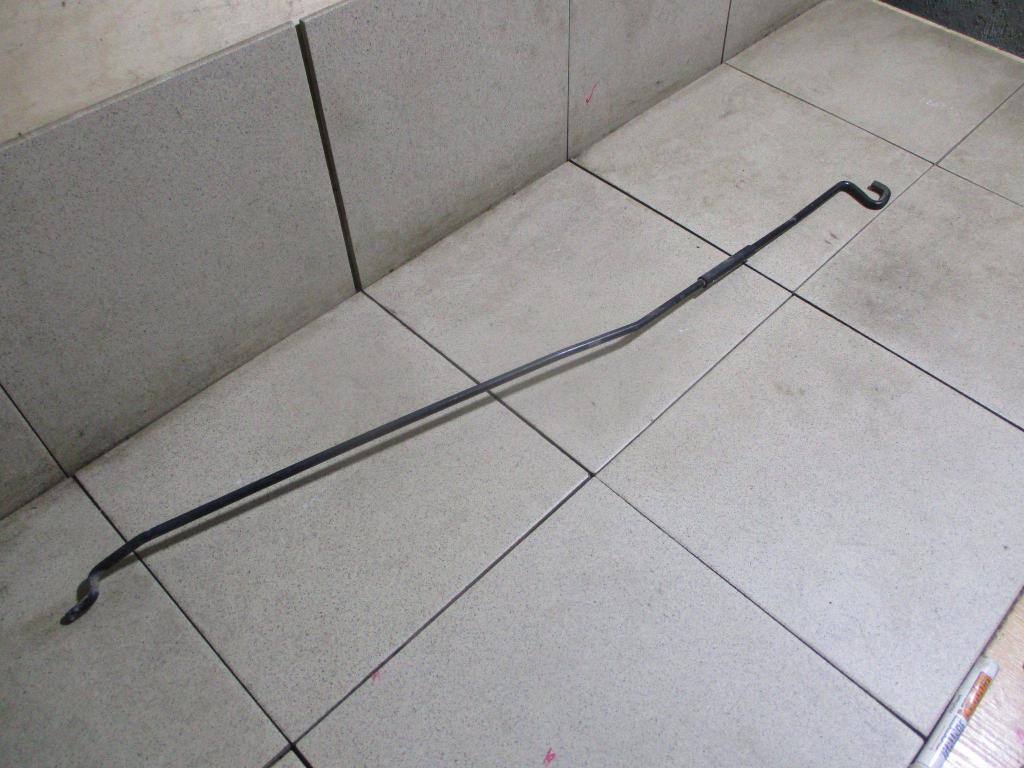 Держатель капота, 500 рублей, Пермь