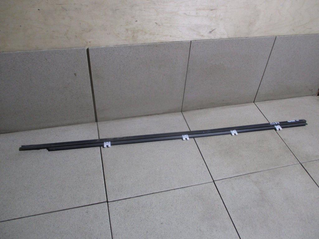 Накладка стекла переднего правого, 1000 рублей, Пермь