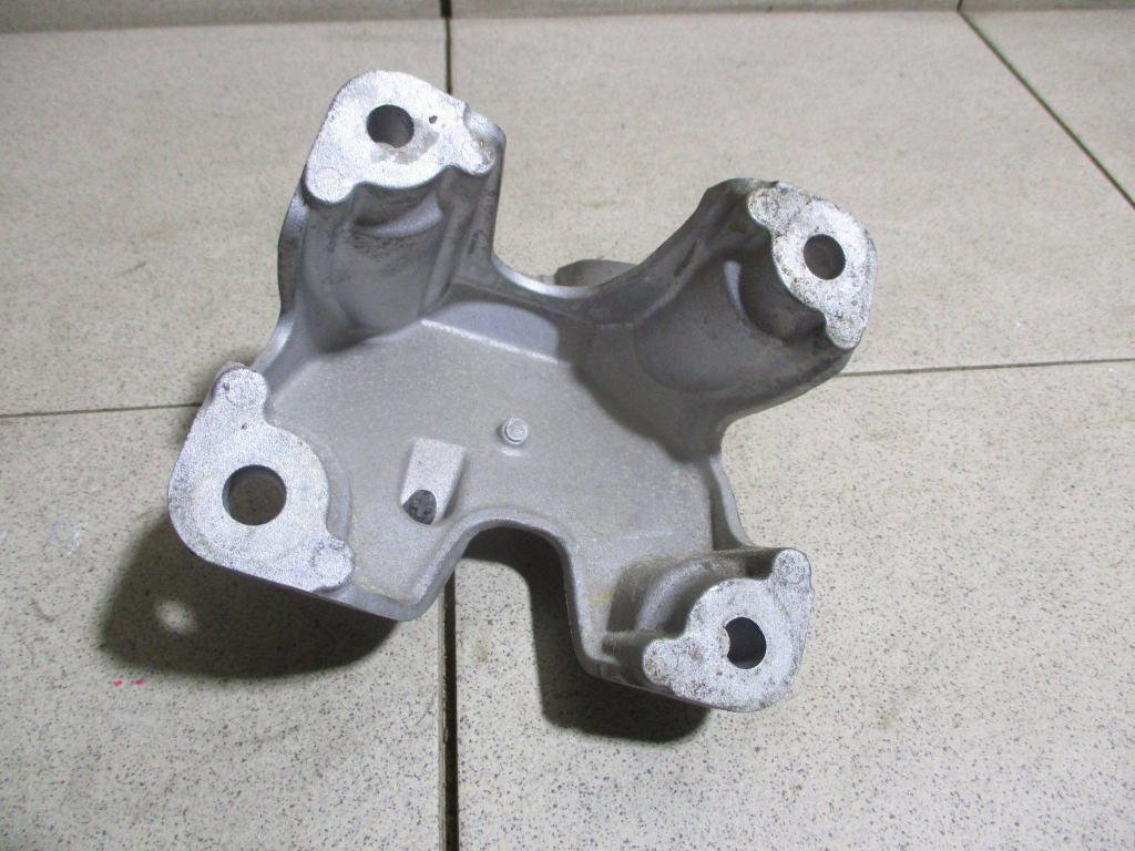 Кронштейн двигателя правый, 5000 рублей, Пермь