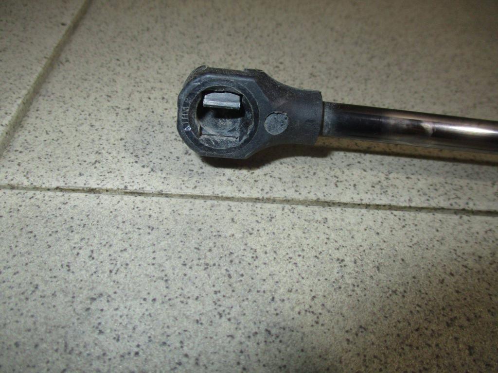 Амортизатор двери багажника, 500 рублей, Пермь