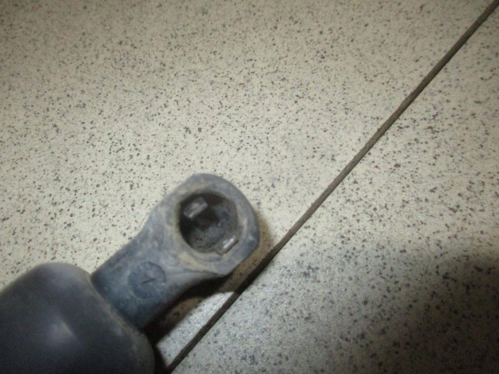 Амортизатор двери багажника, 500 рублей, Пермь