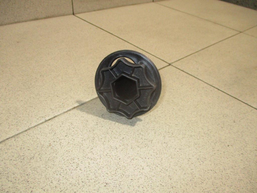 Болт крепления запасного колеса, 500 рублей, Пермь