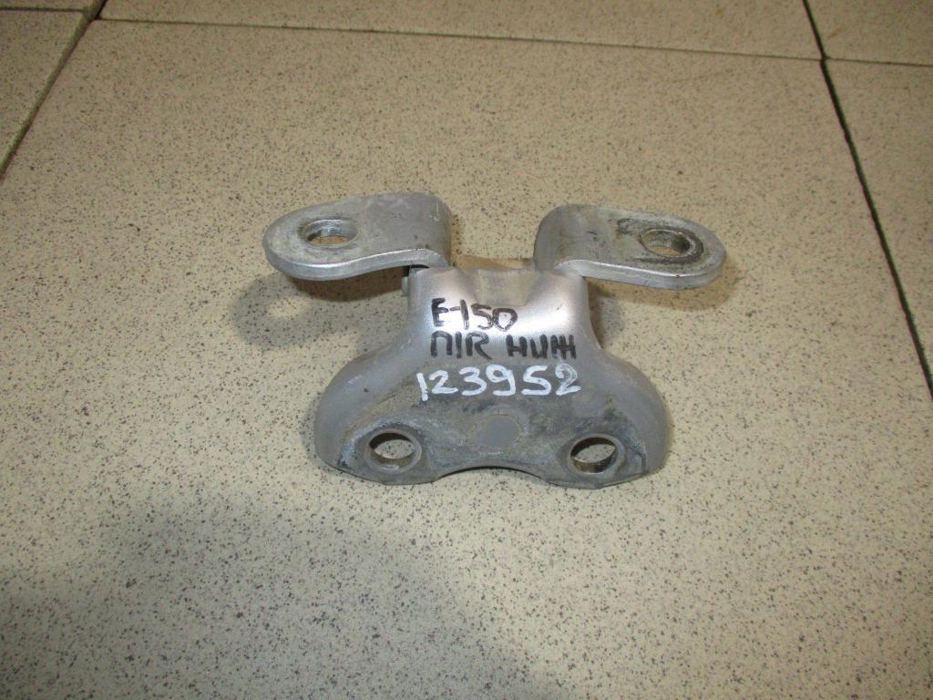 Петля двери передней правой нижняя, 1500 рублей, Пермь