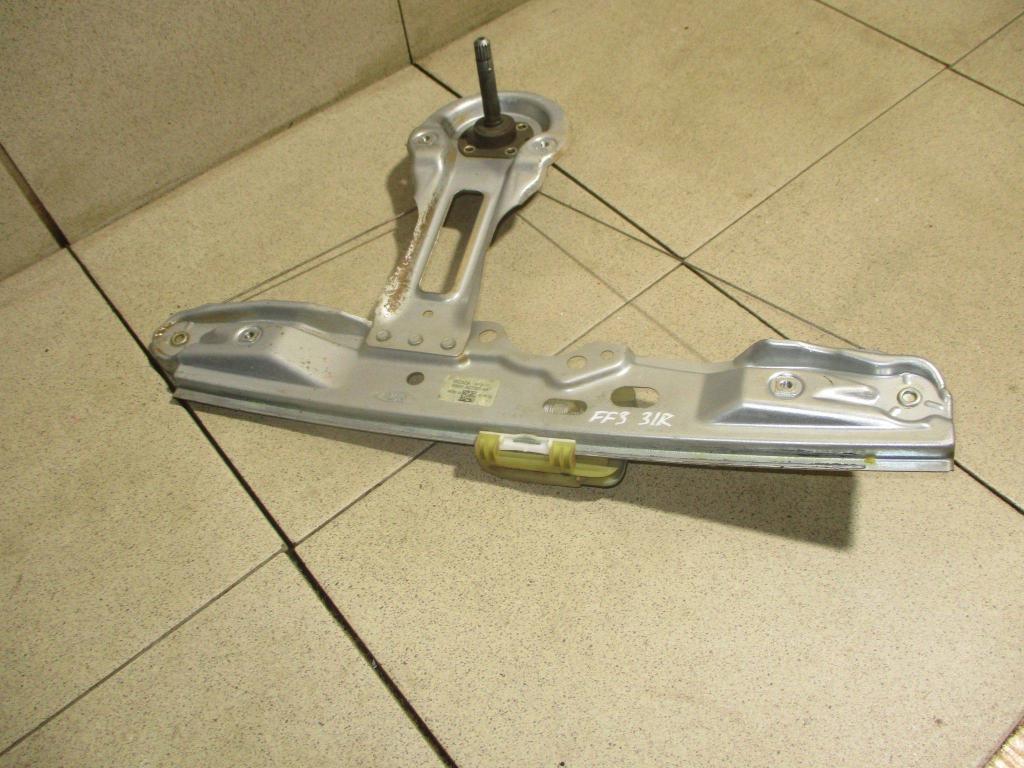 Стеклоподъемник механический задний правый, 500 рублей, Пермь