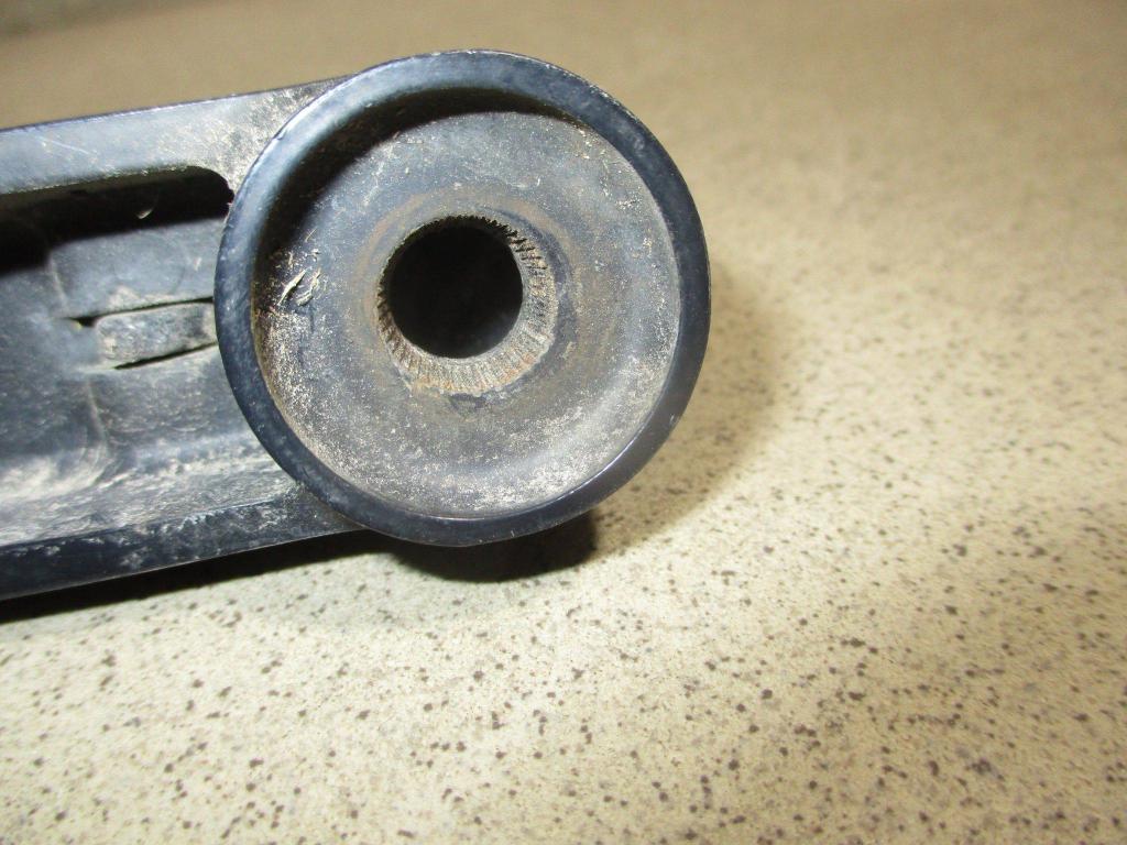 Поводок стеклоочистителя передний правый, 1200 рублей, Пермь