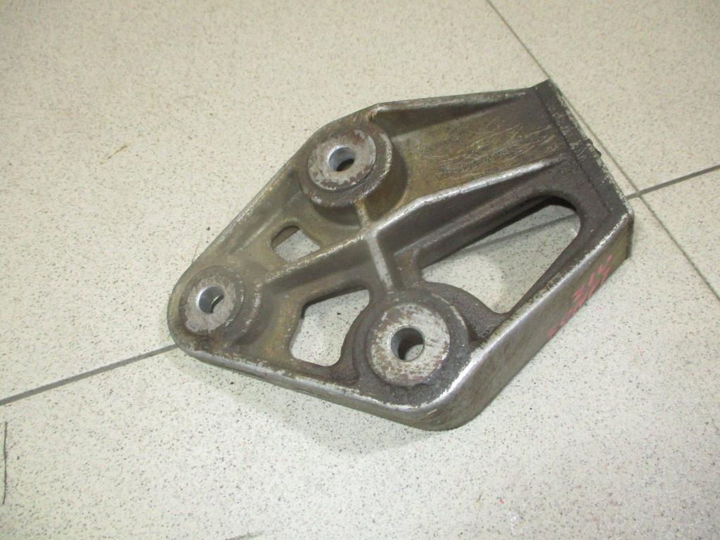 Кронштейн двигателя правый, 500 рублей, Пермь