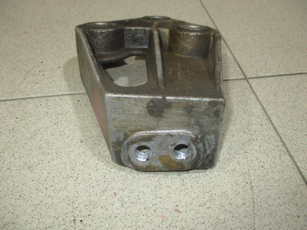 Кронштейн двигателя правый, 500 рублей, Пермь