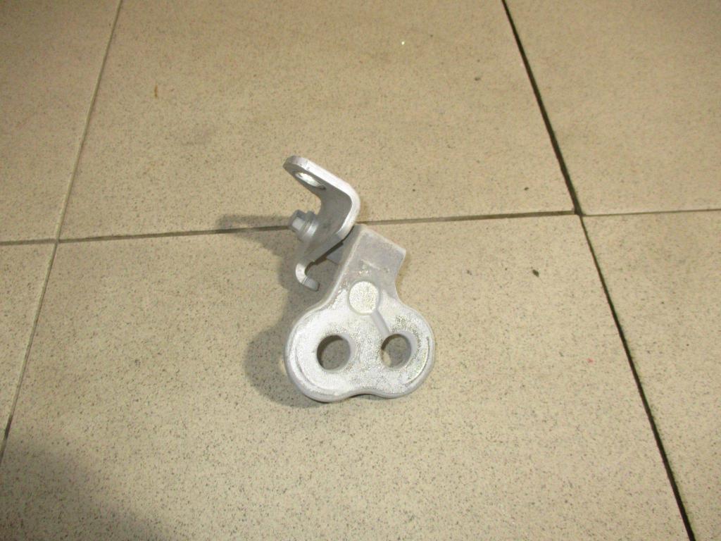 Петля двери передней правой нижняя, 500 рублей, Пермь