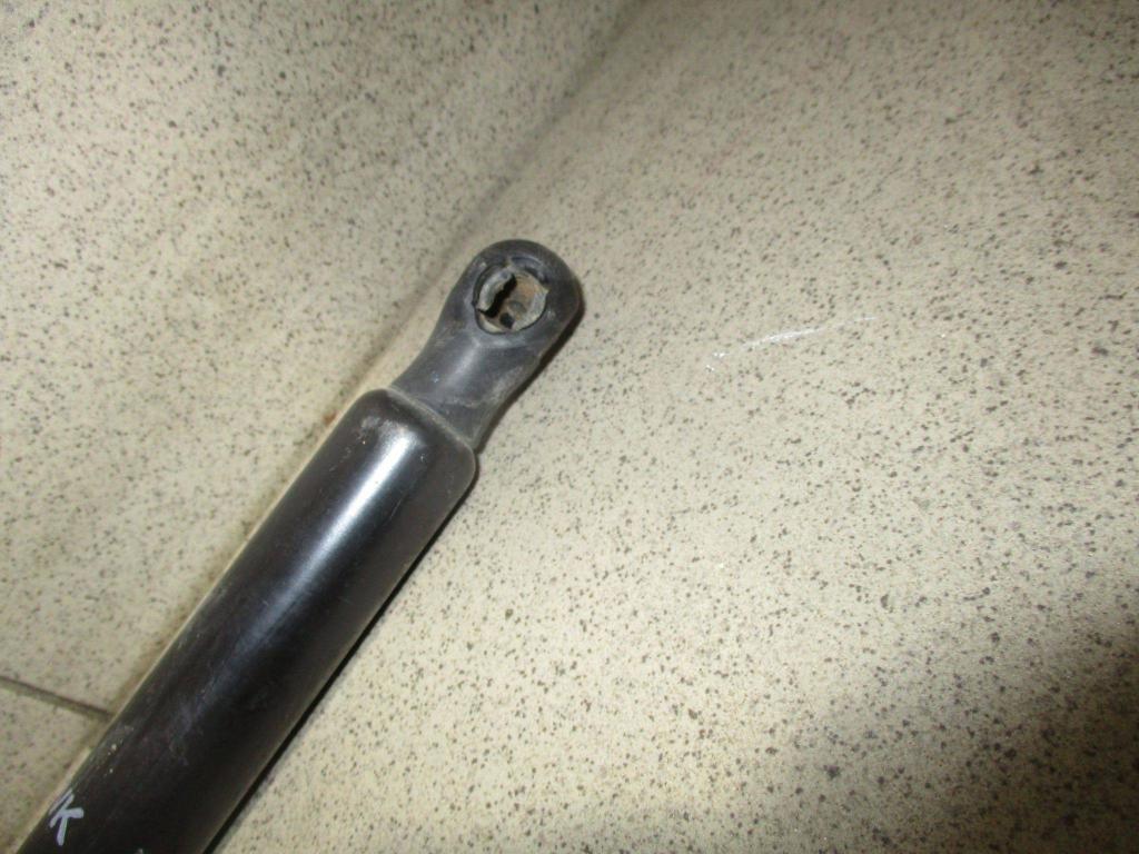 Амортизатор двери багажника, 500 рублей, Пермь