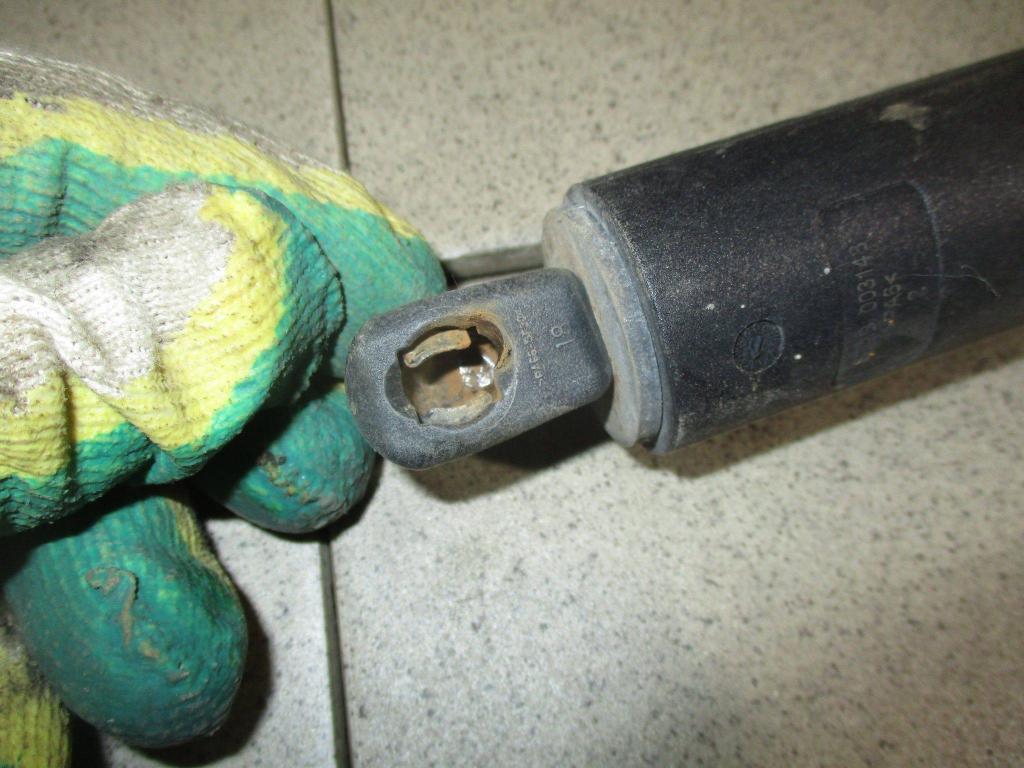 Амортизатор двери багажника, 6000 рублей, Пермь