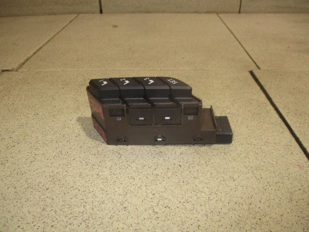 Кнопка регулировки сиденья, 2500 рублей, Пермь